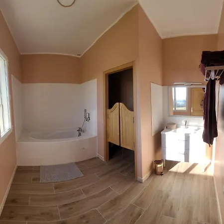 Le Petit Tardonne Bed & Breakfast *